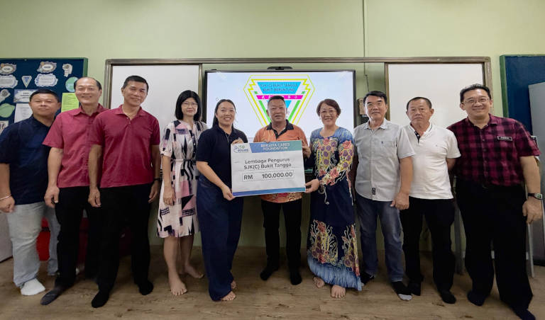 bcares-foundation-contributes-rm100000-to-sjk-c-bukit-tangga-thumb